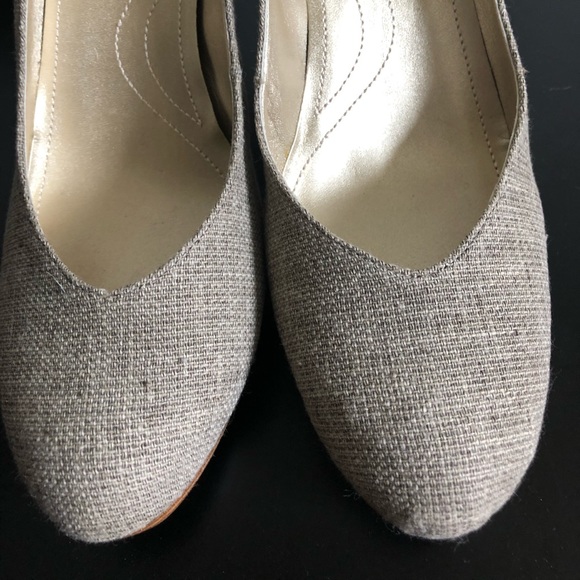 NWT Tahari Lonnie Heels Size 8 - Picture 5 of 8
